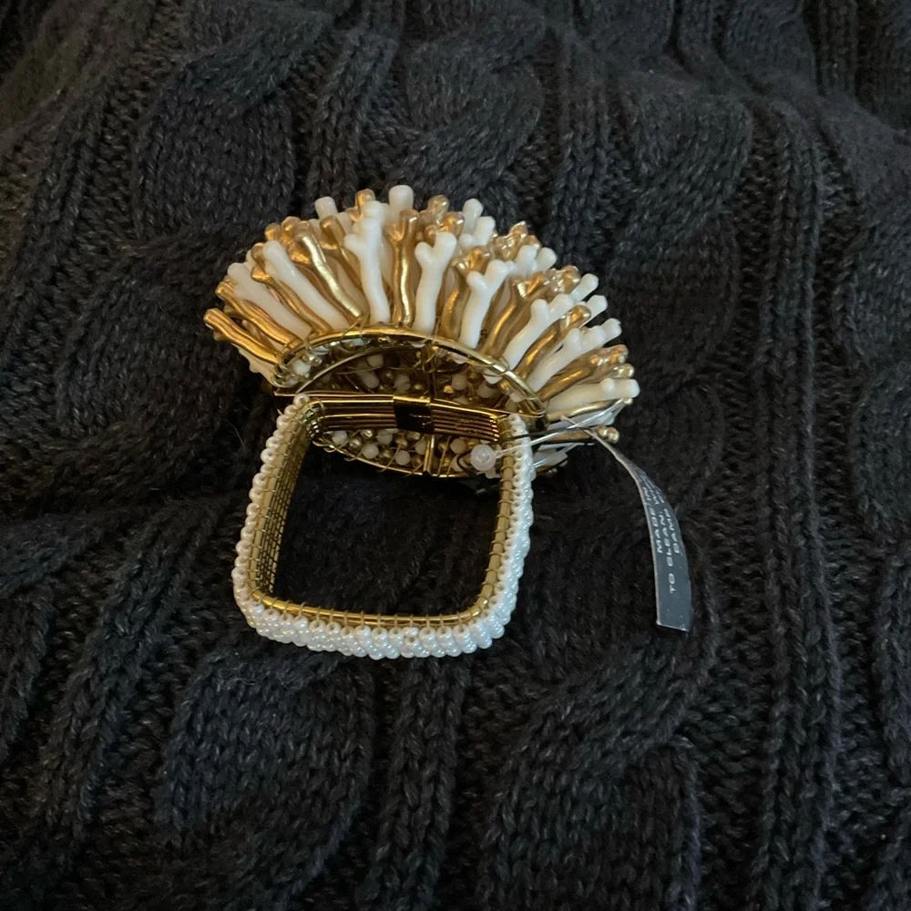 NWT KIM SEYBERT SUNBURST WHITE & GOLD NAPKIN RINGS SET OF 2